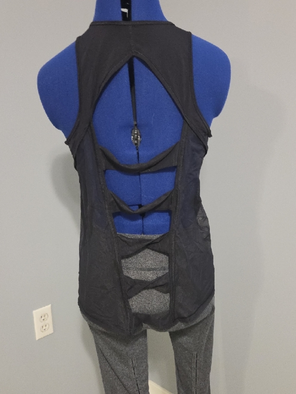 Victoria's Secret Black Sleeveless Crew Tank Top - Picture 4 of 6
